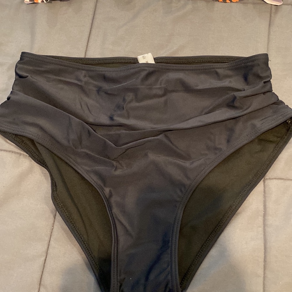 Bathing suit - Picture 3 of 5